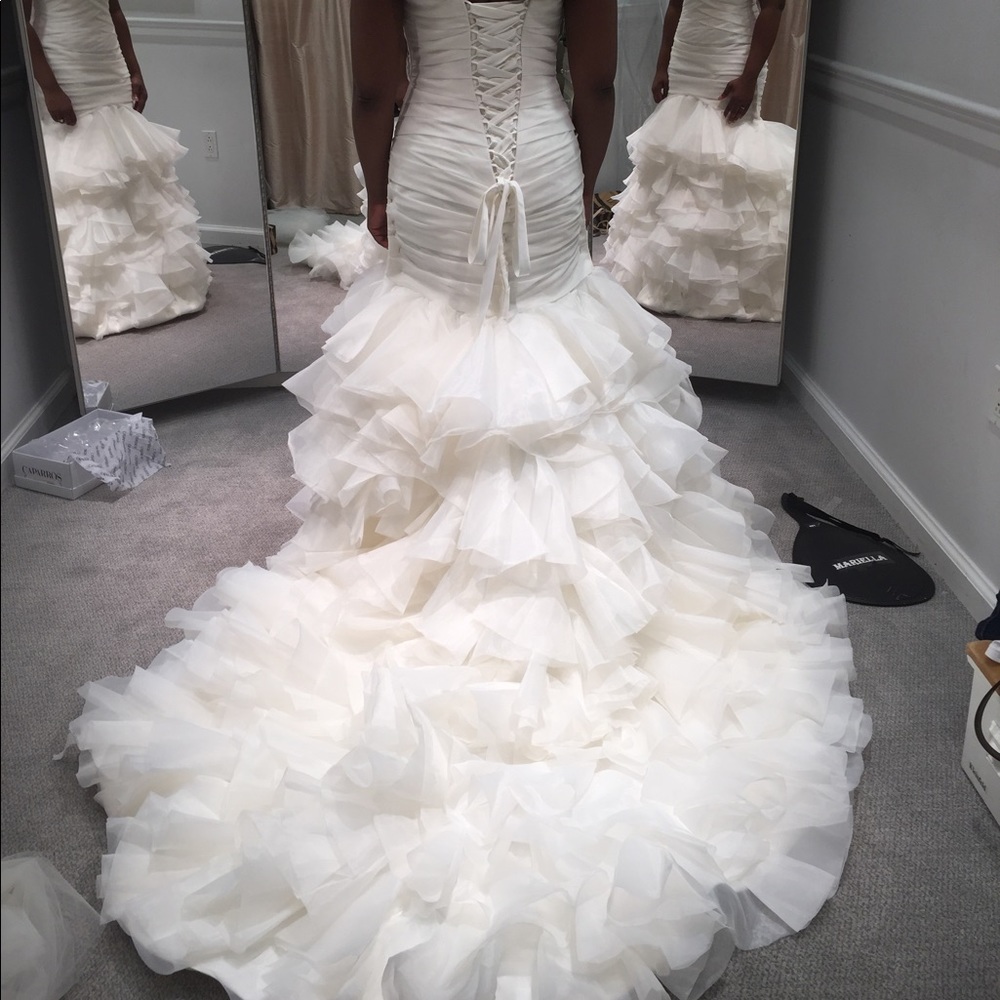 Dennis Basso Trumpet/Mermaid Wedding dress